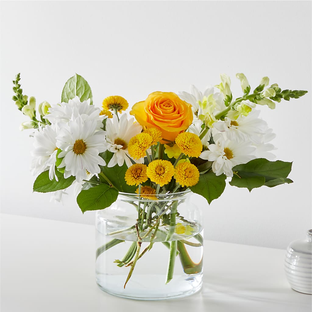 Sun Salutation Bouquet – Floreria Principe De Paz Llc, Somerset NJ