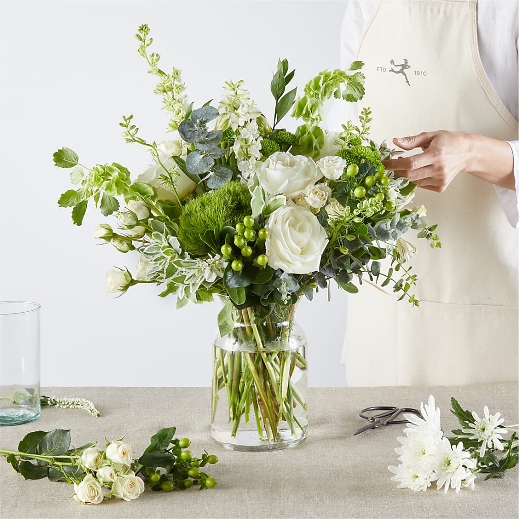 Irish Garden - A Florist Original – Floreria Principe De Paz Llc, Somerset NJ