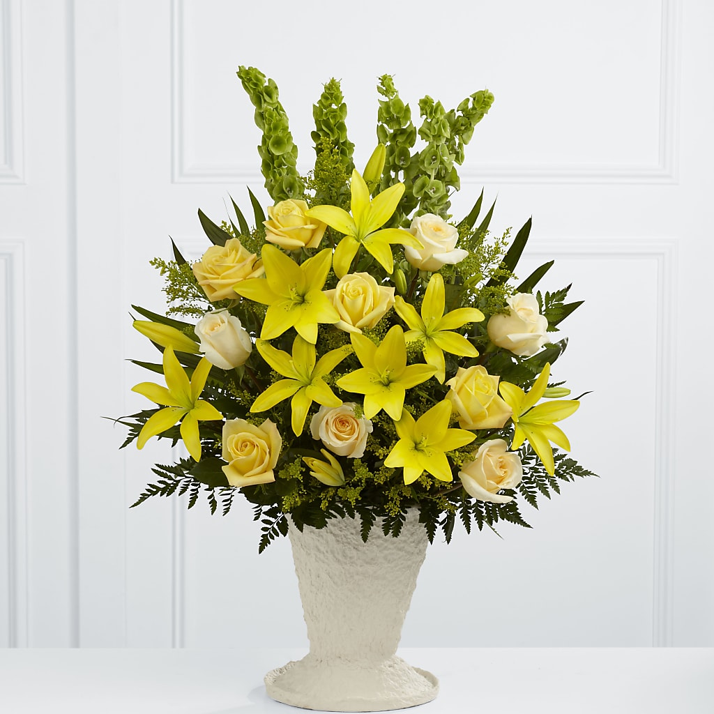 Golden Memories Arrangement – Floreria Principe De Paz Llc, Somerset NJ