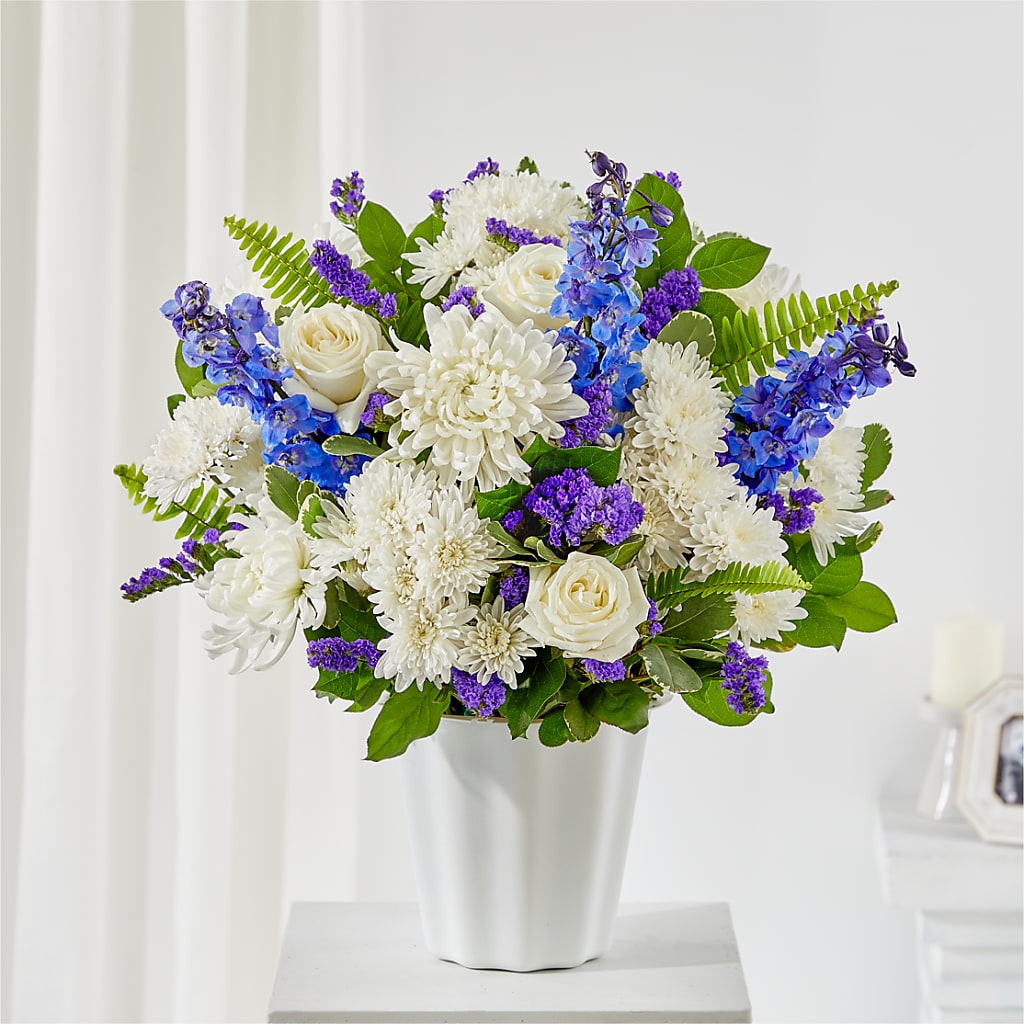 Hold Dear Tabletop Basket – Floreria Principe De Paz Llc, Somerset NJ