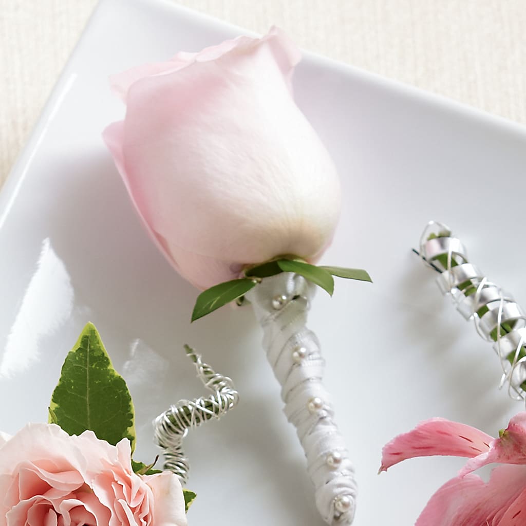 Pink Rose Boutonniere – Floreria Principe De Paz Llc, Somerset NJ