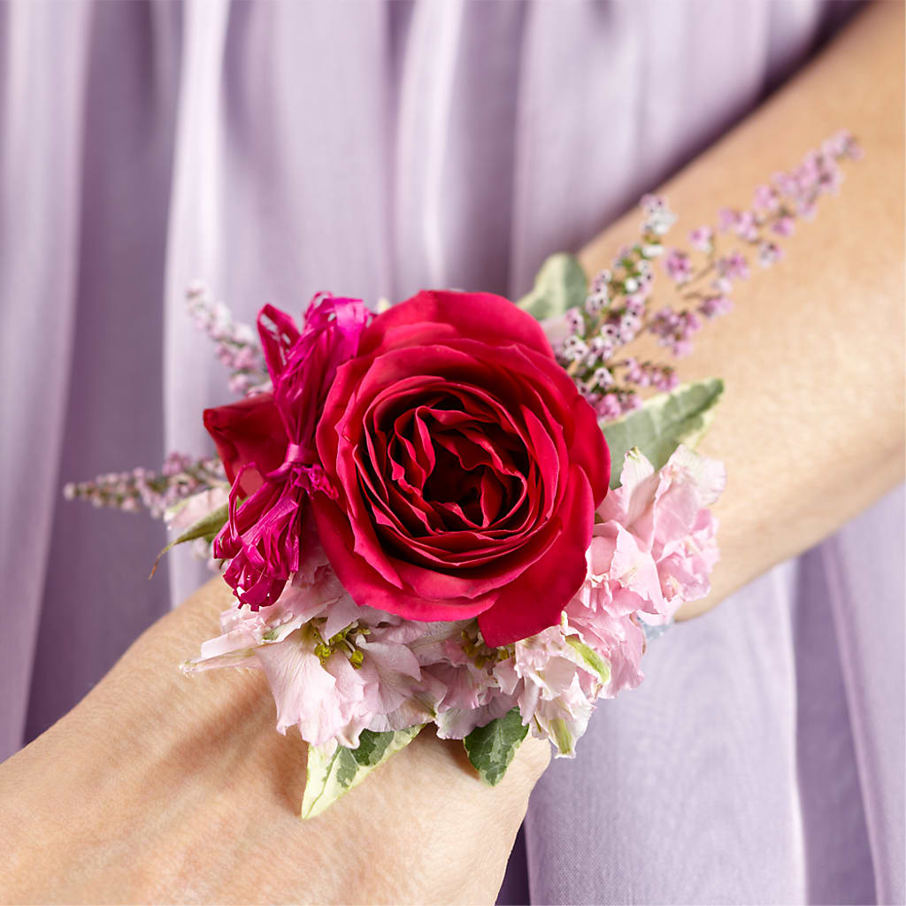 Rose Charm Corsage – Floreria Principe De Paz Llc, Somerset NJ