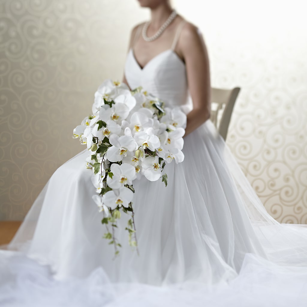 Classic White Bouquet – Floreria Principe De Paz Llc, Somerset NJ