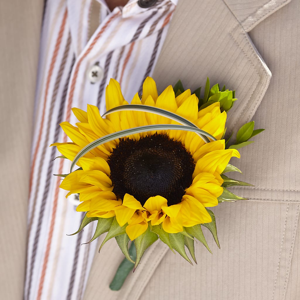 Free Spirit Boutonniere – Floreria Principe De Paz Llc, Somerset NJ