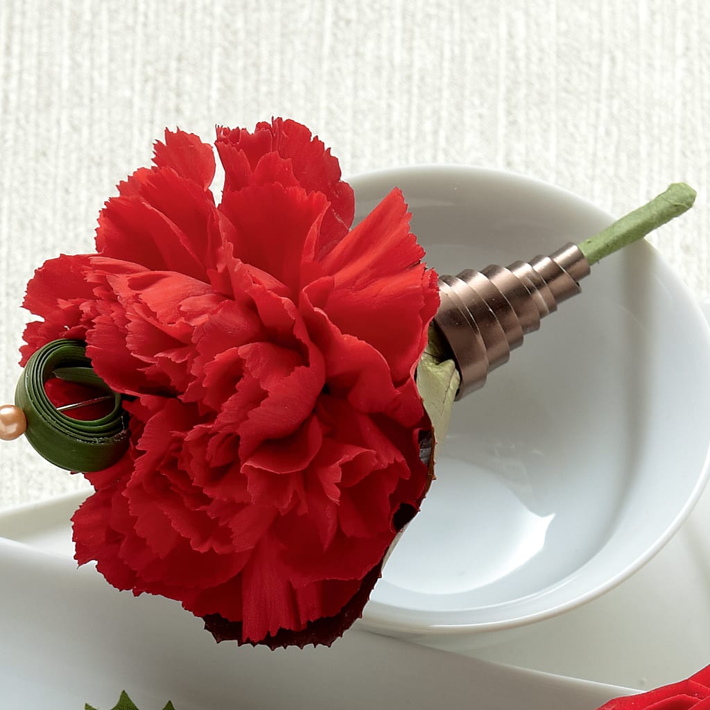 Red Carnation Boutonniere – Floreria Principe De Paz Llc, Somerset NJ