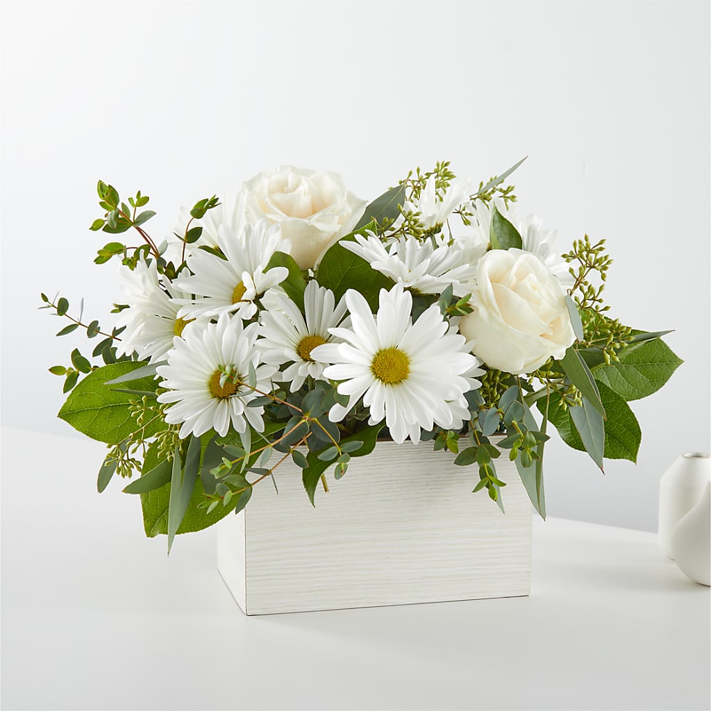 Fresh Linen Box Bouquet –  Floreria Principe De Paz Llc, Somerset NJ