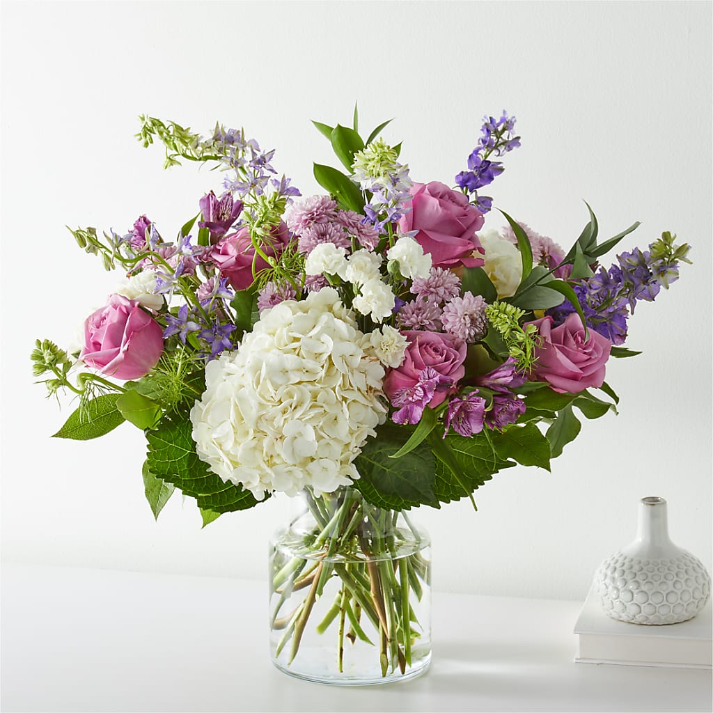 Violet Caress Bouquet –  Floreria Principe De Paz Llc, Somerset NJ