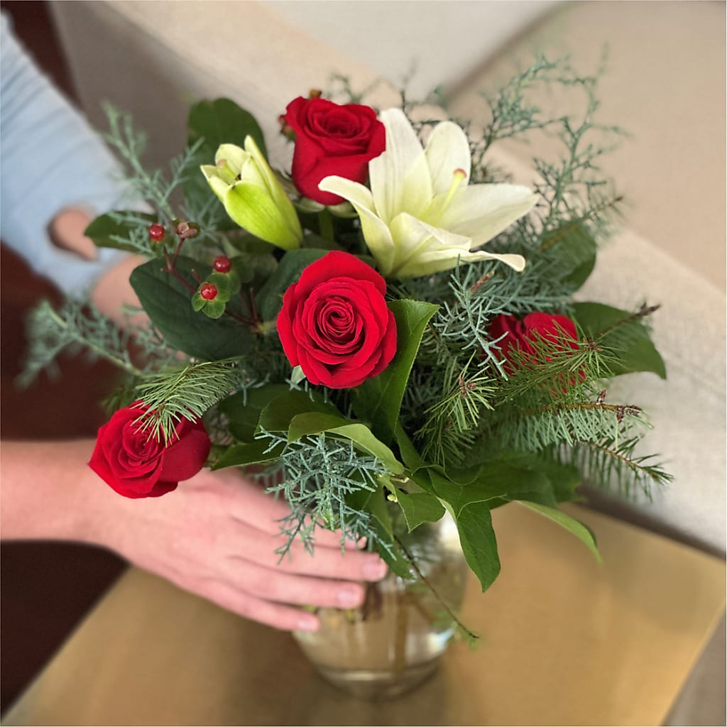 Glittering Lights Bouquet –  Floreria Principe De Paz Llc, Somerset NJ