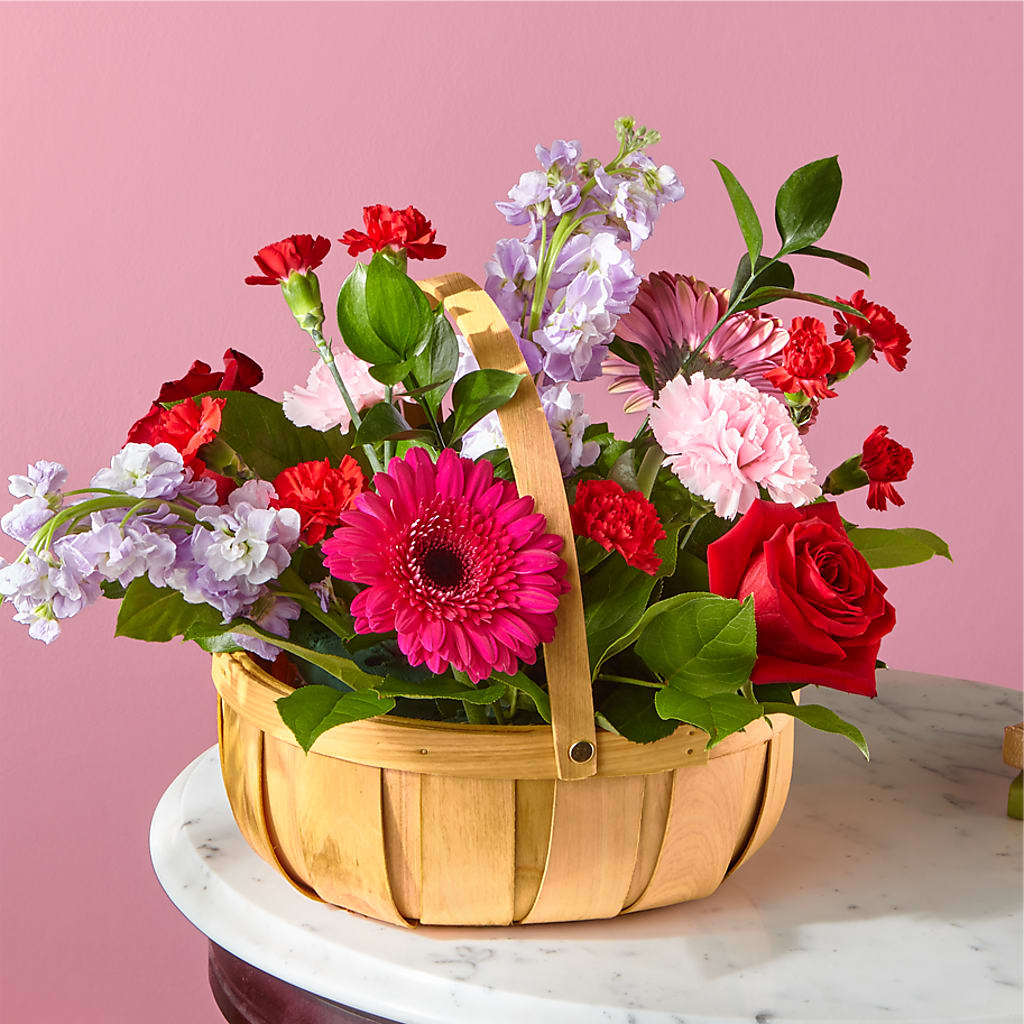 Pink Picnic Basket –  Floreria Principe De Paz Llc, Somerset NJ