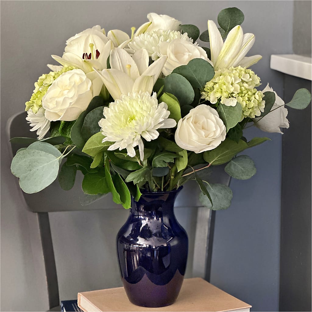 Snowy Dreams Bouquet –  Floreria Principe De Paz Llc, Somerset NJ