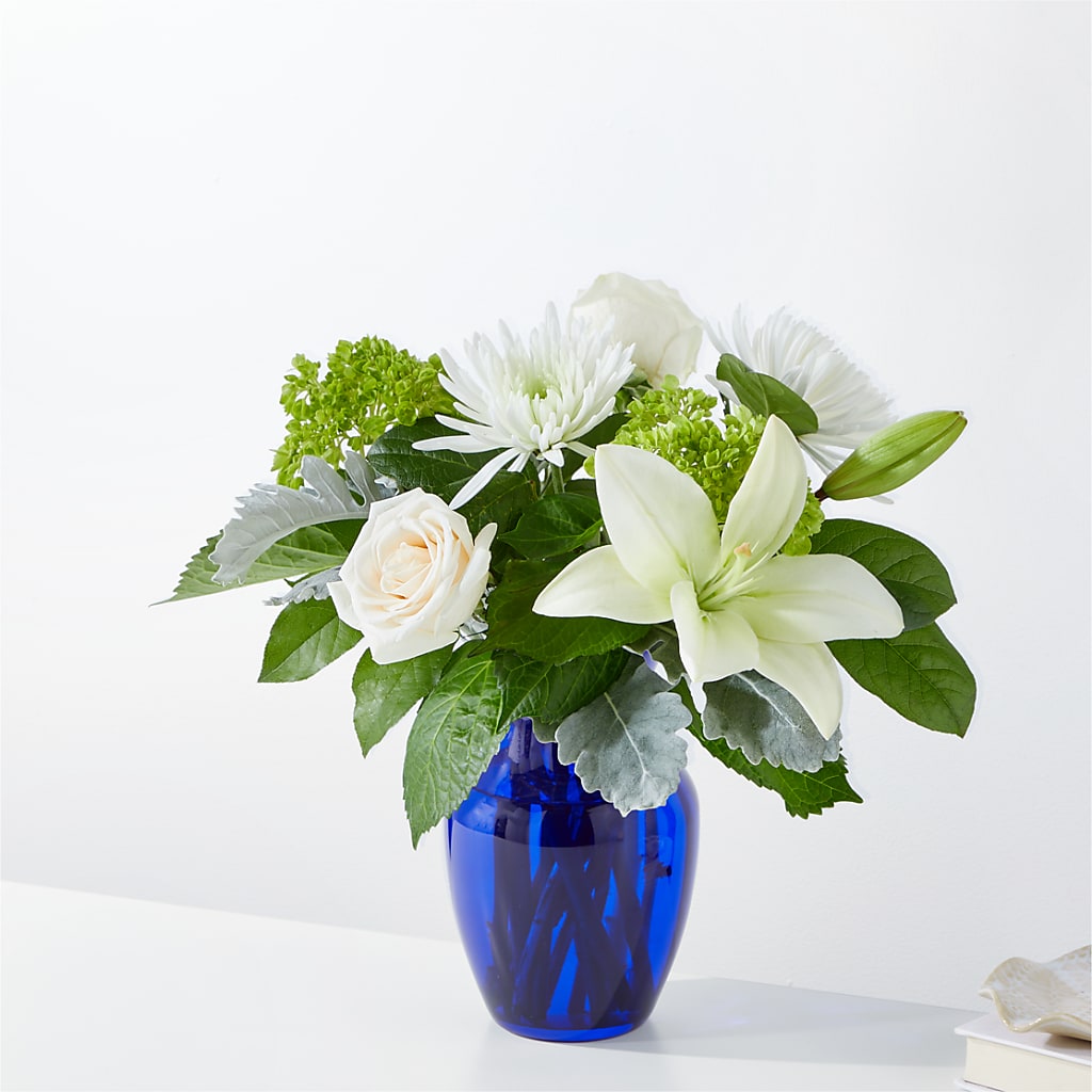 Snowy Dreams Bouquet –  Floreria Principe De Paz Llc, Somerset NJ