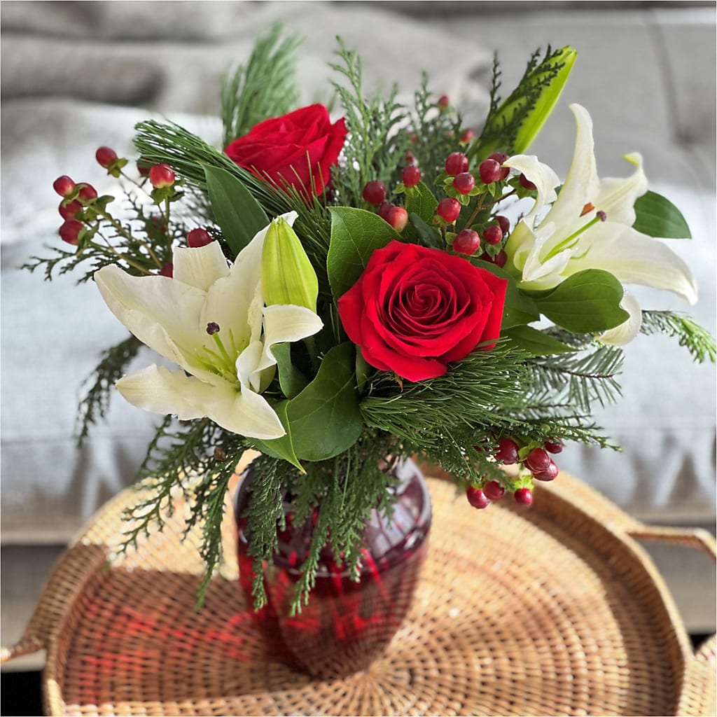 Evergreen Delight Bouquet –  Floreria Principe De Paz Llc, Somerset NJ