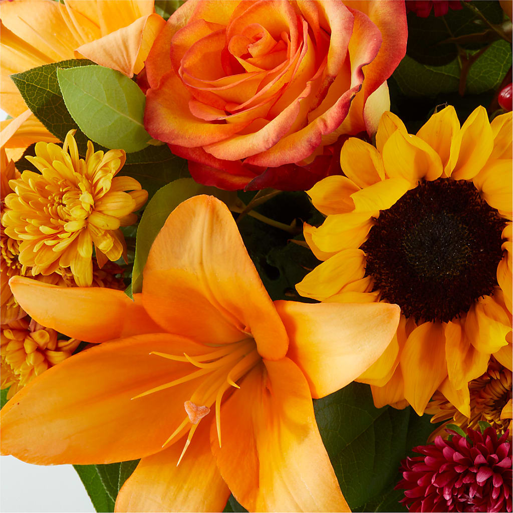 Grateful Centerpiece –  Floreria Principe De Paz Llc, Somerset NJ