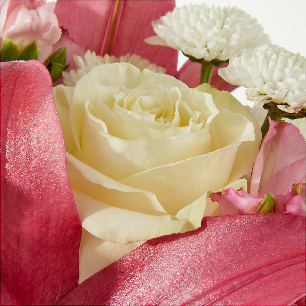 Piece of Cake Bouquet –  Floreria Principe De Paz Llc, Somerset NJ