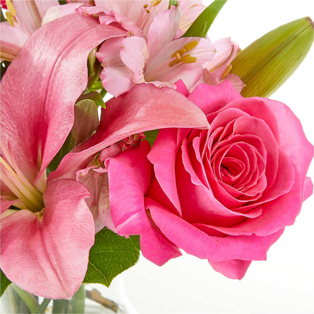 Lots of Love Bouquet –  Floreria Principe De Paz Llc, Somerset NJ