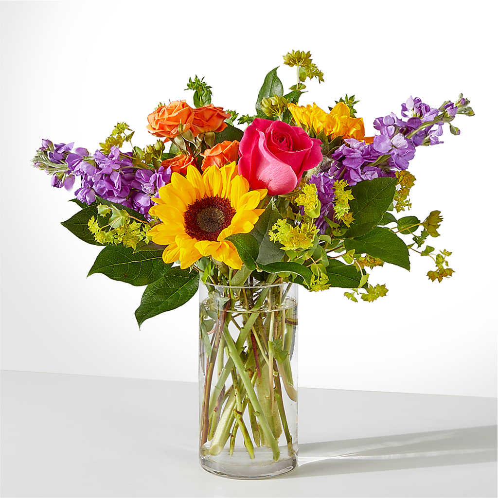 Vibrant Greetings Bouquet –  Floreria Principe De Paz Llc, Somerset NJ