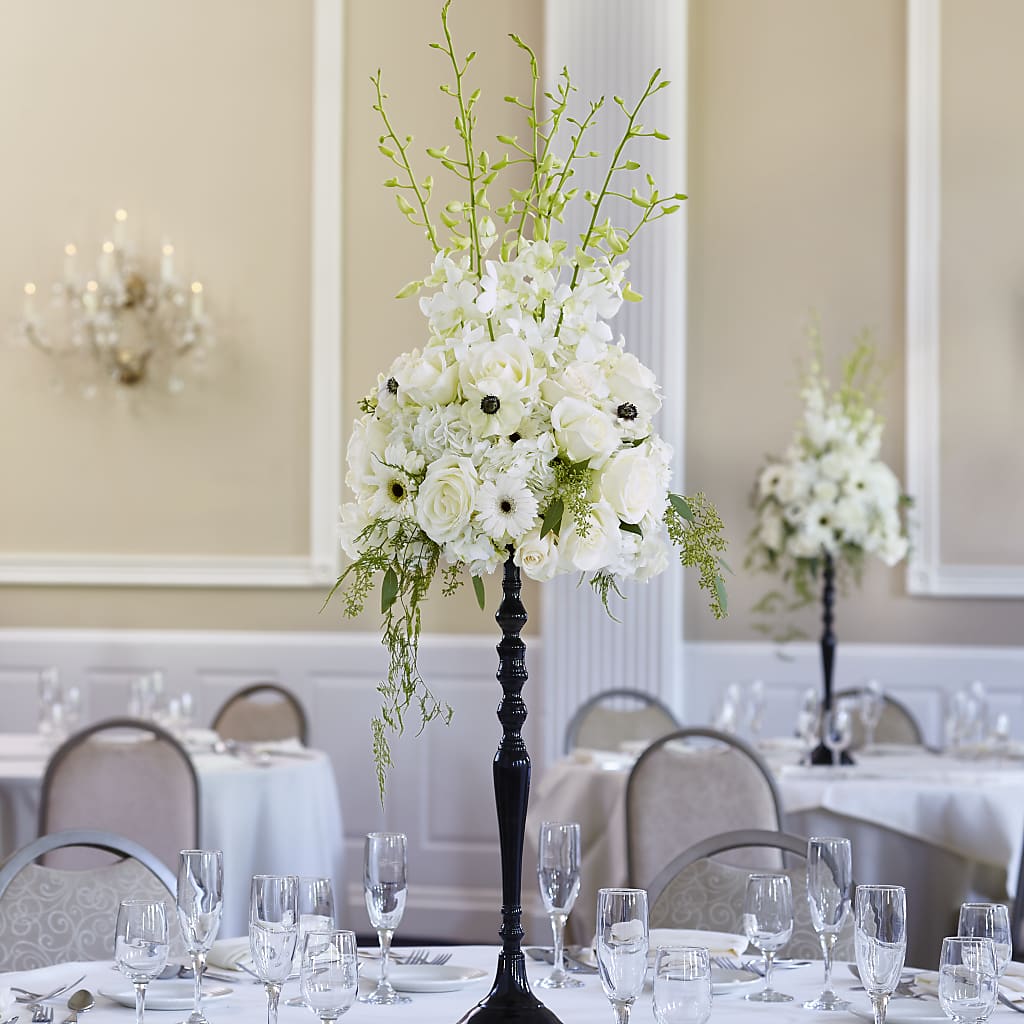 Regency Centerpiece –  Floreria Principe De Paz Llc, Somerset NJ