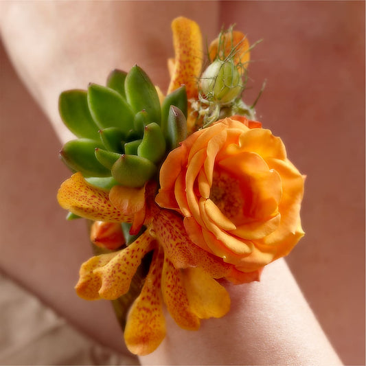 Irresistible Love Wrist Corsage –  Floreria Principe De Paz Llc, Somerset NJ