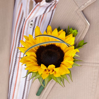 Free Spirit Boutonniere –  Floreria Principe De Paz Llc, Somerset NJ