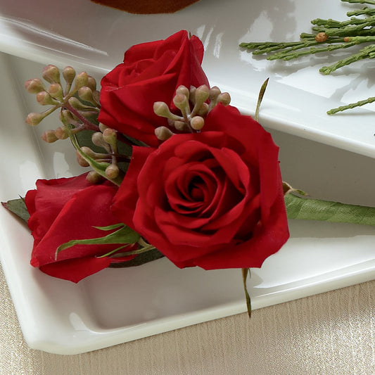 Red Spray Rose Boutonniere –  Floreria Principe De Paz Llc, Somerset NJ