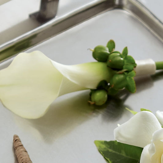 White Calla Boutonniere –  Floreria Principe De Paz Llc, Somerset NJ