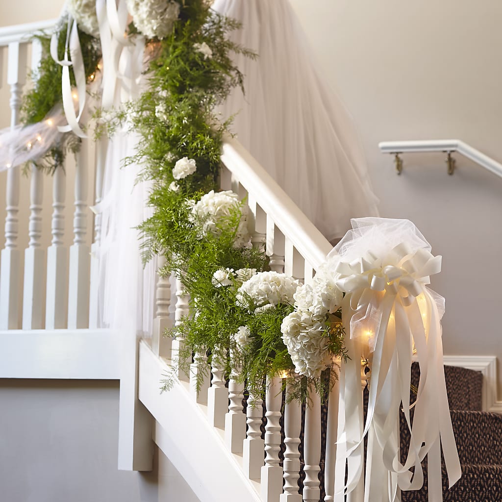 Champagne Dreams Garland –  Floreria Principe De Paz Llc, Somerset NJ